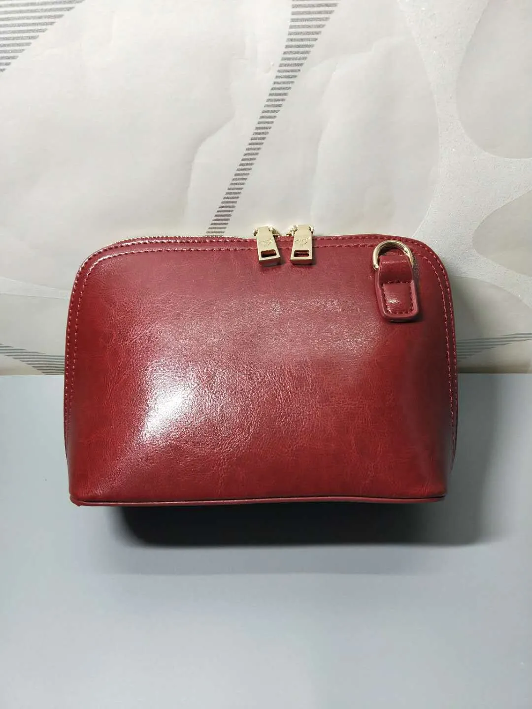 2025 new retro oil wax cowhide elegant mini simple shoulder bag fashionable versatile messenger bag shell bag