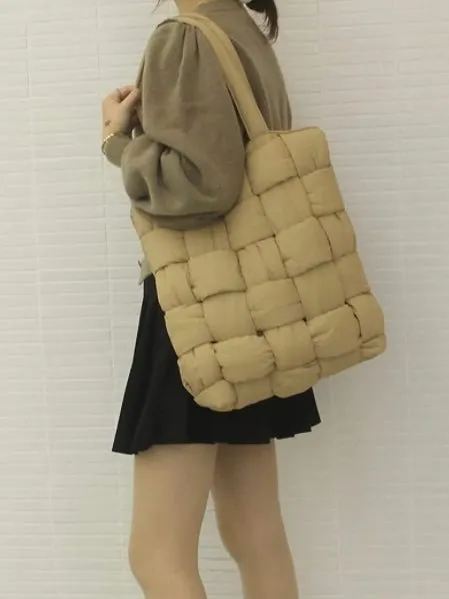 Beige padded woven big handbag