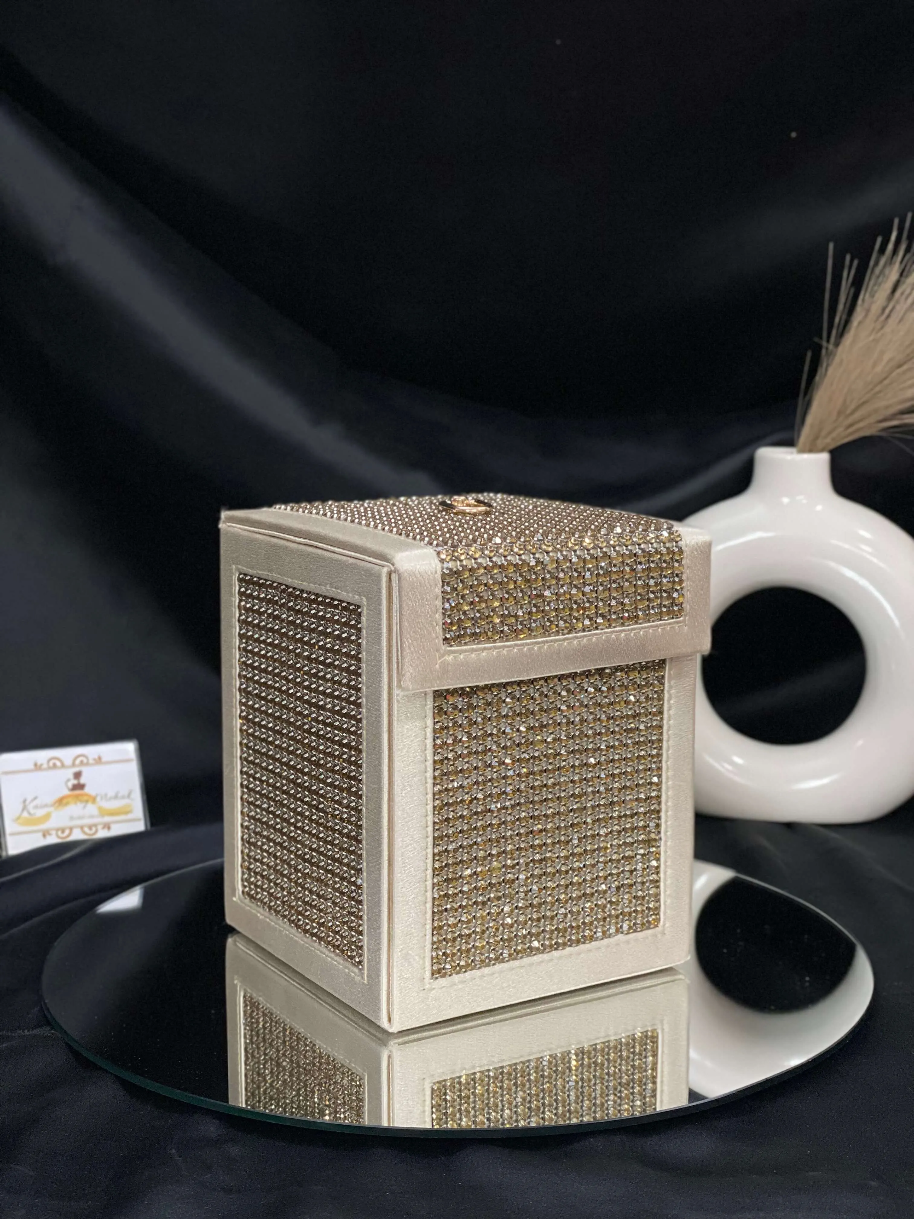 Beyoncē Cube Bag