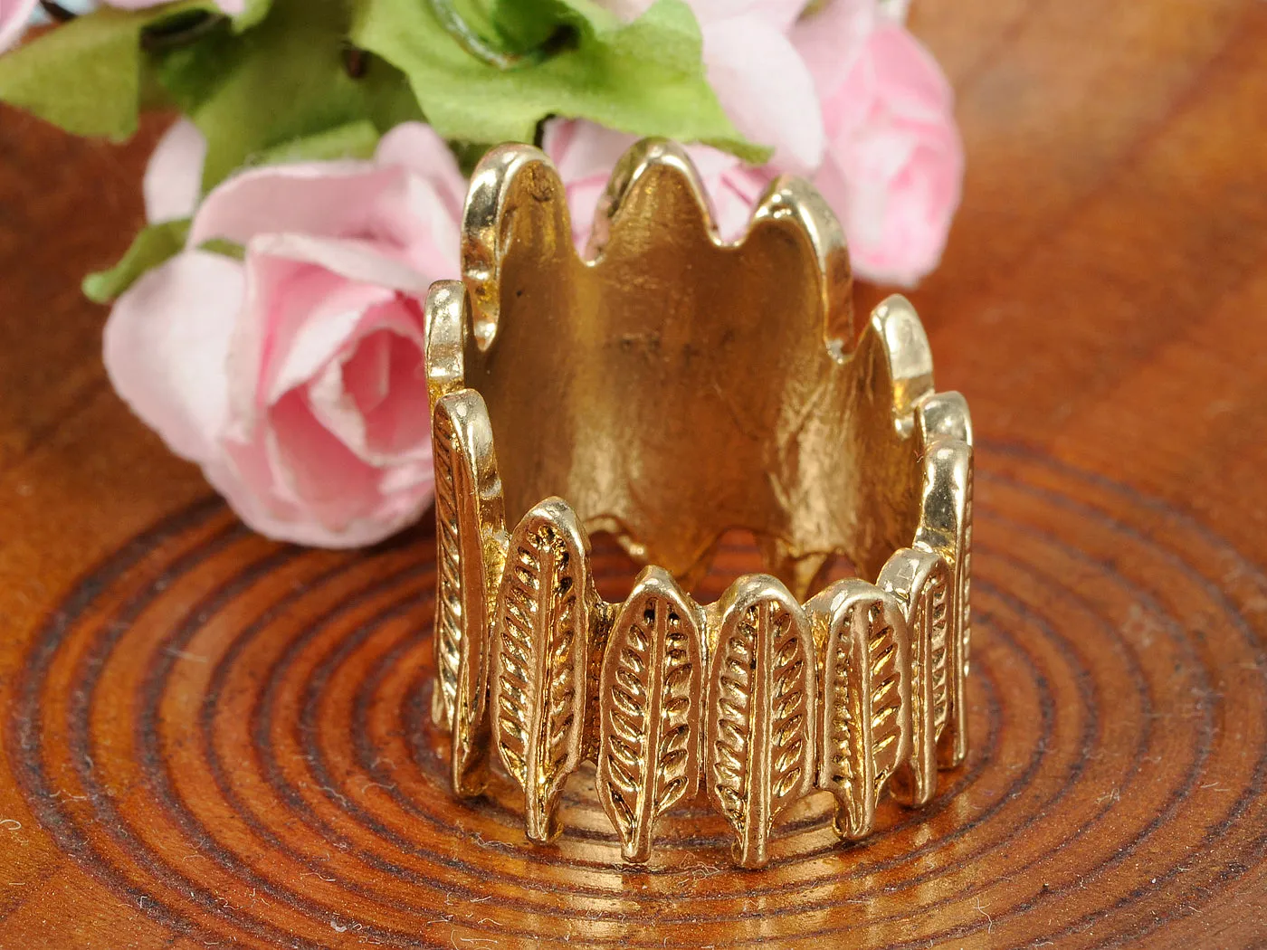 Contemporary Intricate Carved Linked Asymetrical Leaves Ring