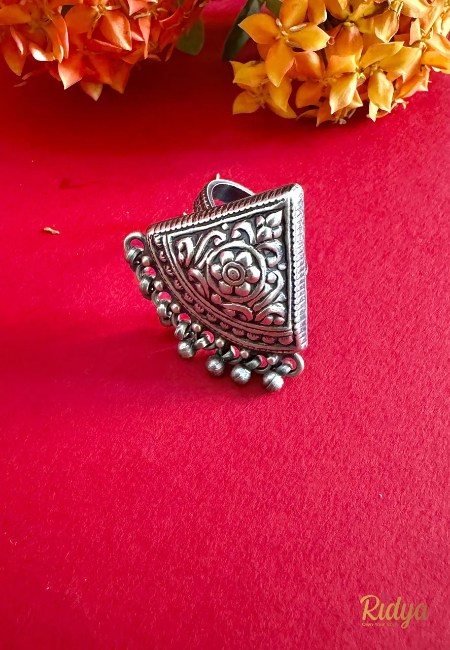 Floral Details Carved Triangle Ghungri Necklace and Ring Set